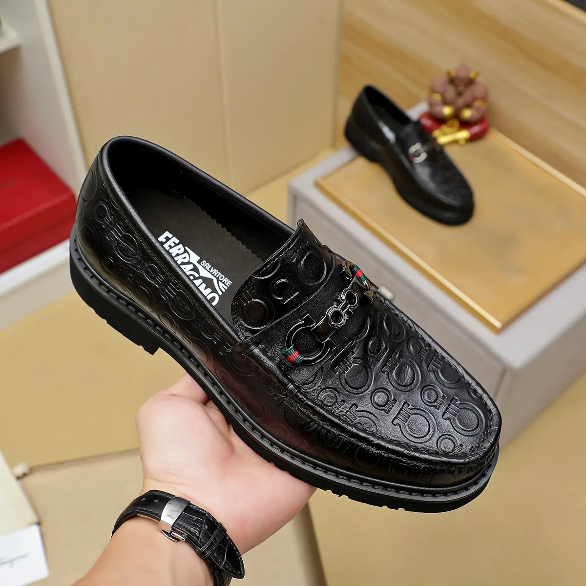 Men's shoes 💰500 Ferragamo [Ferragamo] top imported suit men's shoes 💯Original copy of the official website, product materials: selected imported embossed calfskin + luxury hardware buckle accessories ~ imported water-dyed cow 🐂 leather lining. Strong three-dimensional visual effect, original combination outsole, multiple colors available😘 Size: 38-44 (.45.46. Customized)